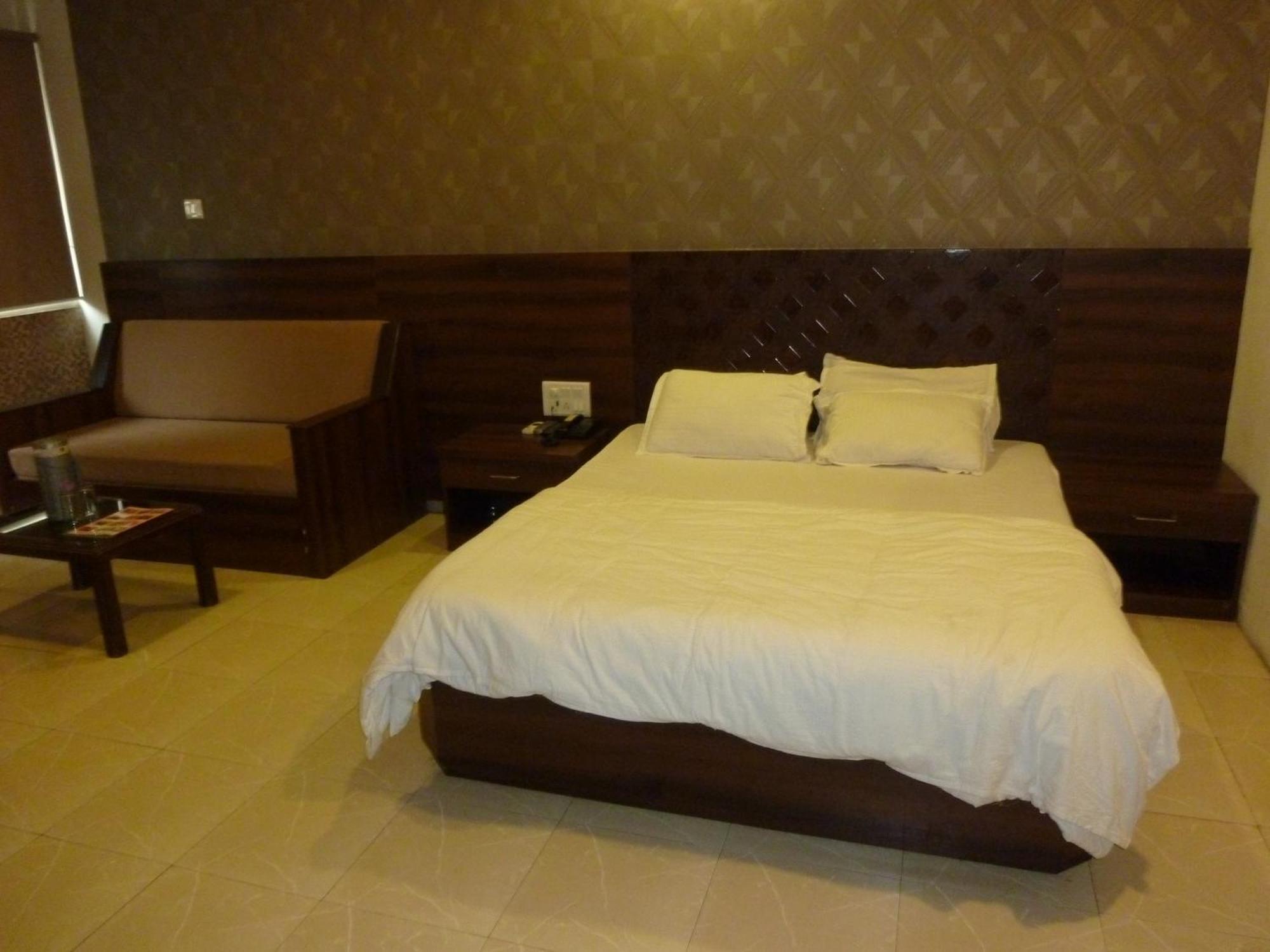 Hotel Regal Palace Bombaim Quarto foto