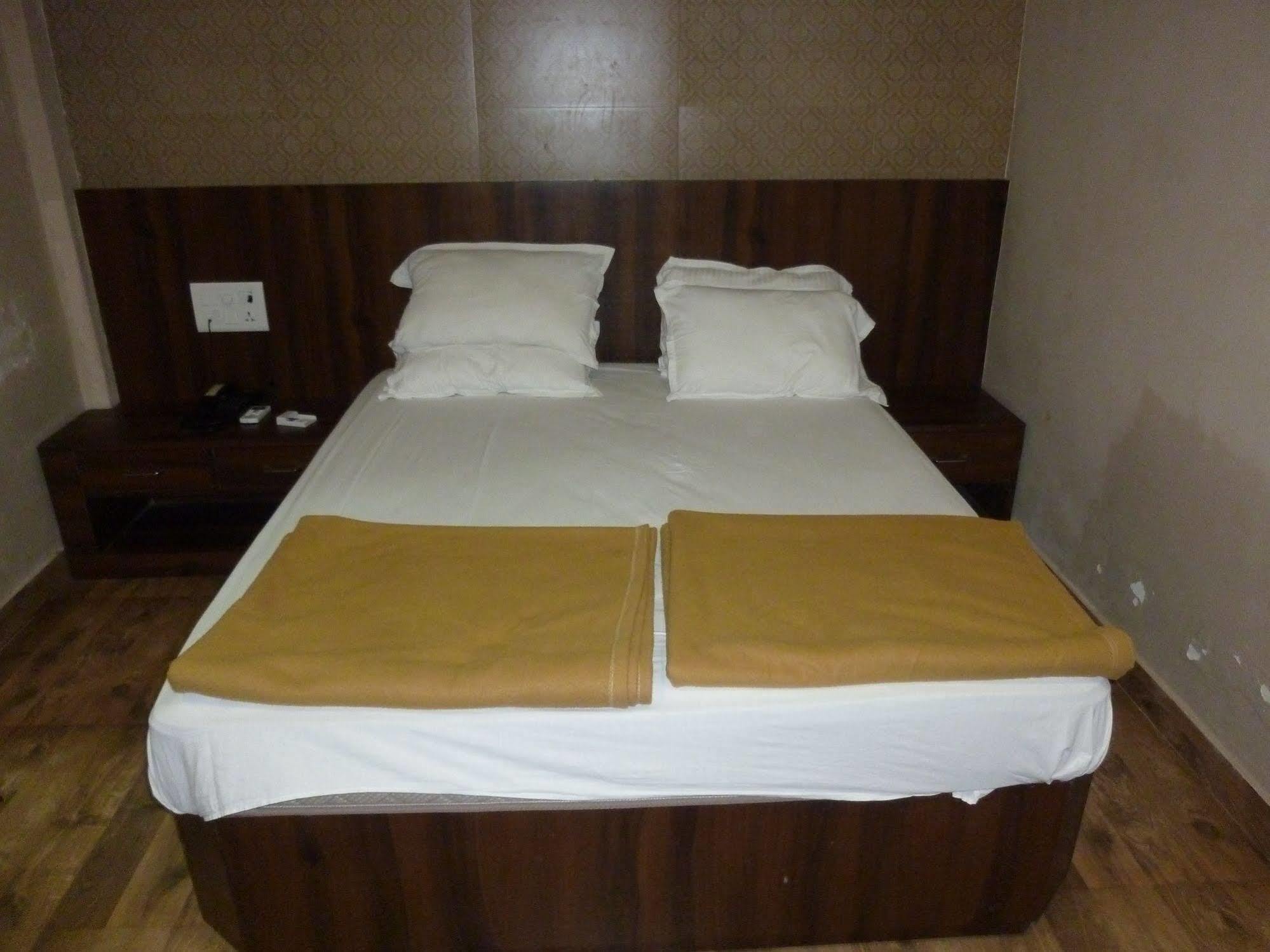 Hotel Regal Palace Bombaim Exterior foto