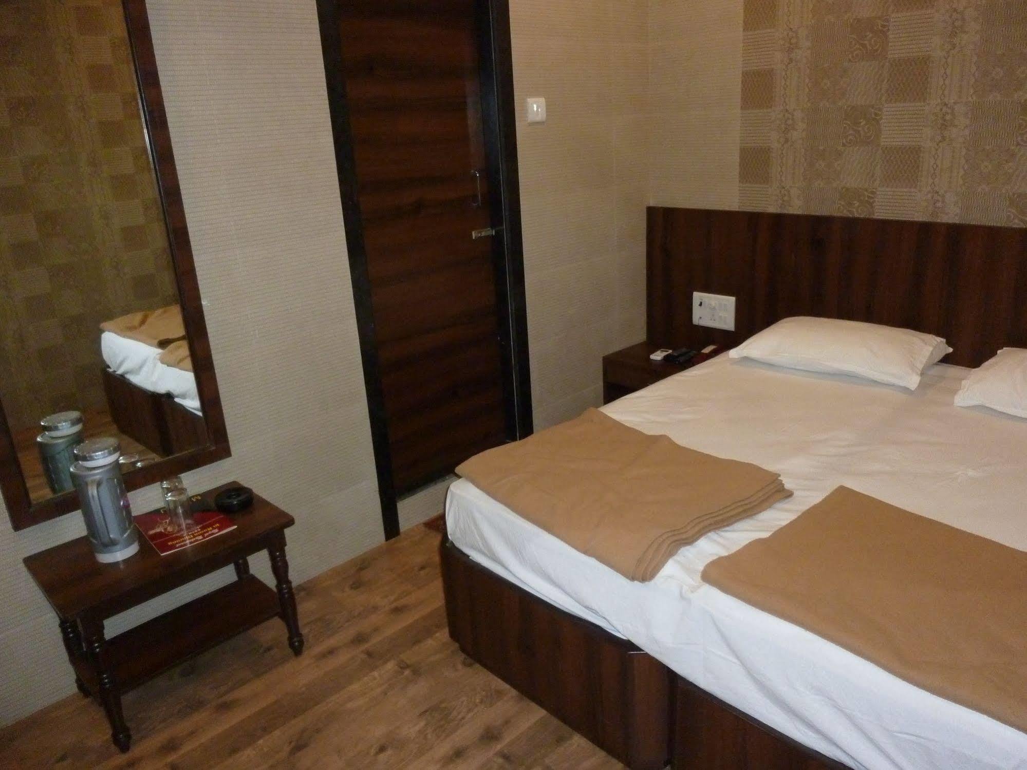 Hotel Regal Palace Bombaim Exterior foto